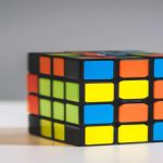 Jak ułożyć kostkę rubika? Kilka wskazówek